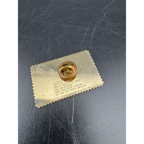 1982 "LOVE" Postal Stamp Enamel Pin - Picture 4 of 5